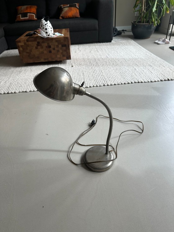 Vintage metal desk lamp with flexible neck (photo 2 of 5)