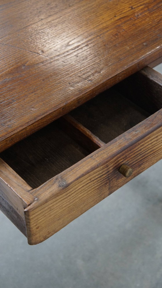 Image 1 of Ancienne table de salle à manger paysanne en châtaignier pour 4 à 6 personnes avec deux tiroirs du début du 19ème siècle