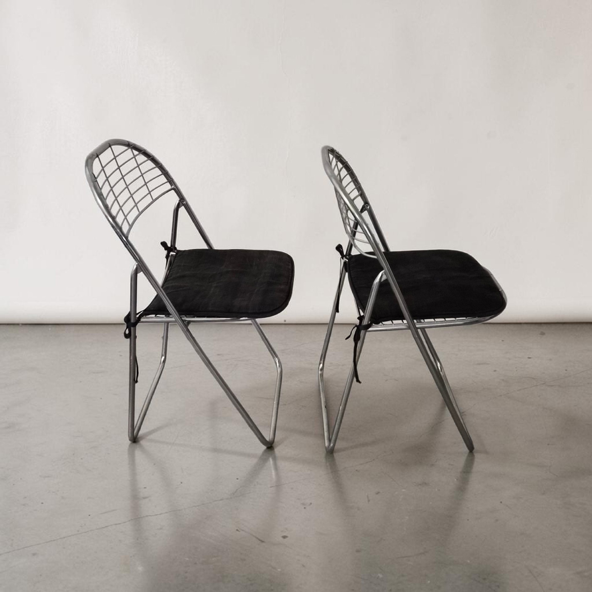 FOLDING. CHAIR. ビンテージ2脚 1 of 2 designer vintage chrome string folding chairs Niels