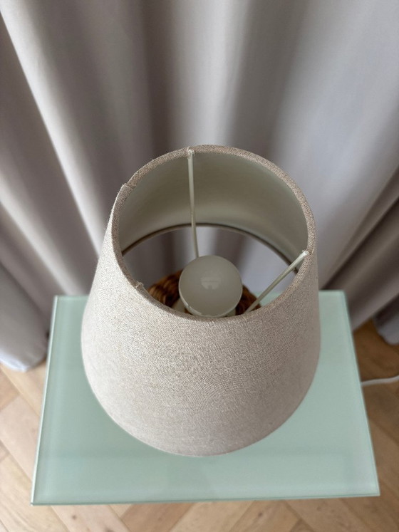 Lampe de table vintage en rotin tressé avec abat-jour en lin – Rattan (photo 7 of 12)