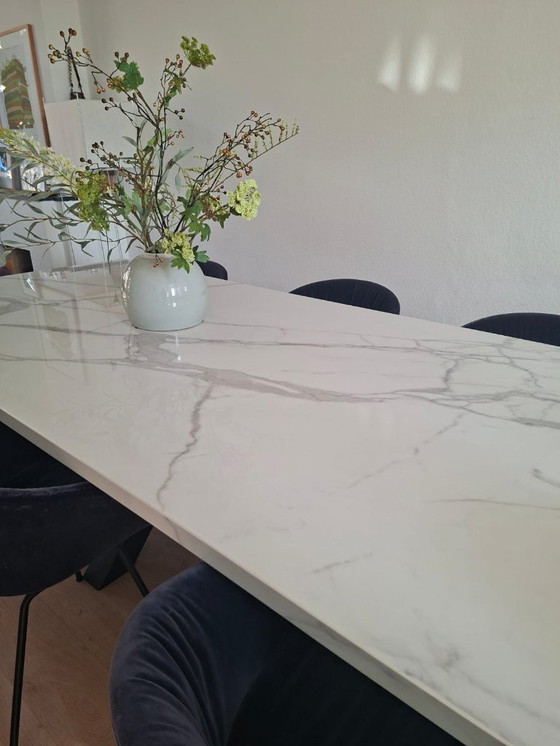 Image 1 of Mesa de comedor de cerámica Marble-Look 280cm x 130cm x 79cm como nuevo