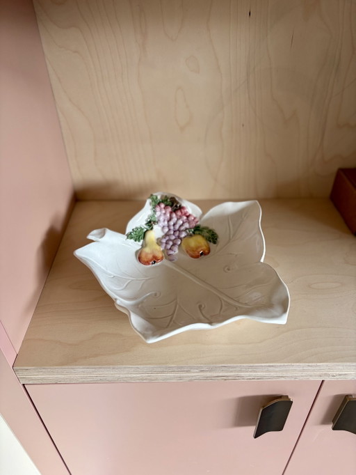 Grote vintage Italiaanse majolica fruitschaal – Druivenblad met reliëf fruit (30 cm) – schalen, Ceramic (photo 2 of 7)