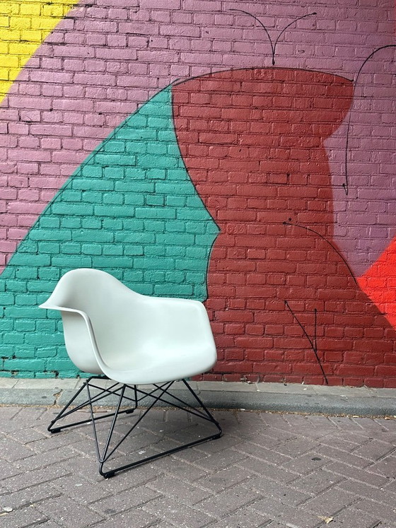 Vitra Eames LAR – Kuipstoelen, Metal, Plastic (photo 4 of 6)