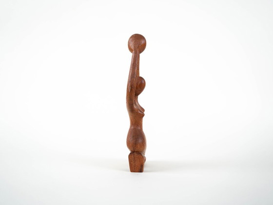 Image 1 of Sculpture en teck représentant une femme, design danois, années 1970, fabriquée au Danemark