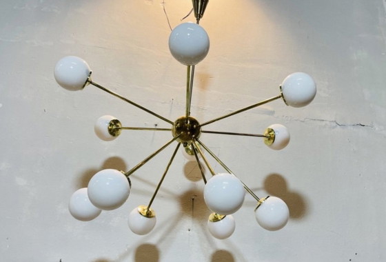 Sputnik Messing Pendelleuchte, 1960er Jahre, Kronleuchter, Glas, Weiß, Mid Century Modern (Foto 6 von 6)