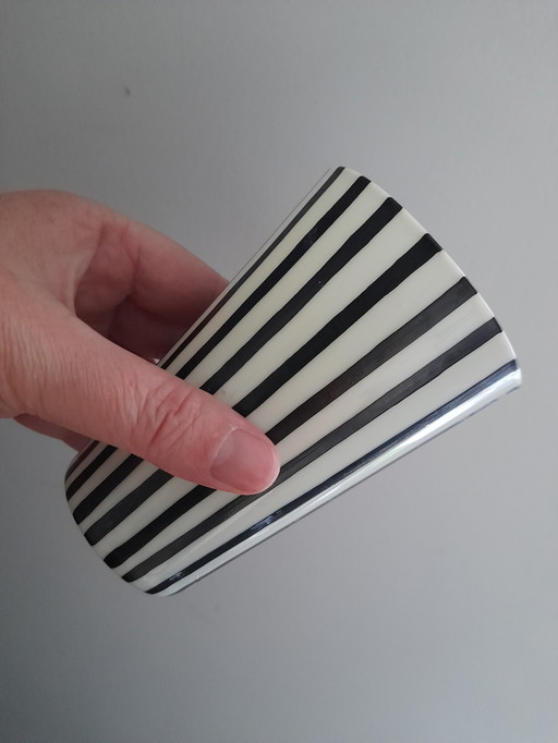 4 bicchieri sottili di vetro con rivestimento bianco