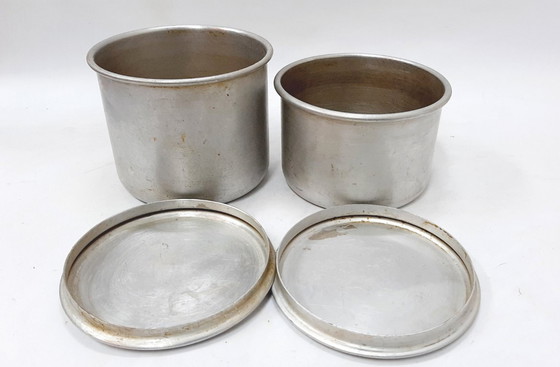 Image 1 of Recipientes de aluminio antiguos para almacenar alimentos