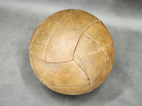 Image 1 of Set di due palline medicinali vintage in pelle, Cecoslovacchia anni '50