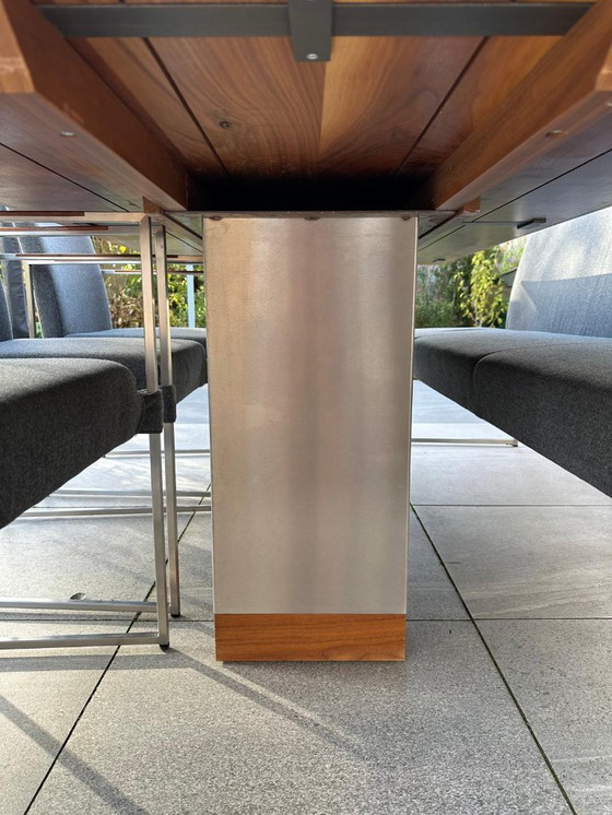 Image 1 of Bert Plantagie Hidden – opgeknapte design eetkamer- en salonset (noten + RVS)