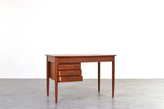 Escritorio danés de teca de estilo moderno de mediados de siglo, década de 1960. – Wood (photo 4 of 16)