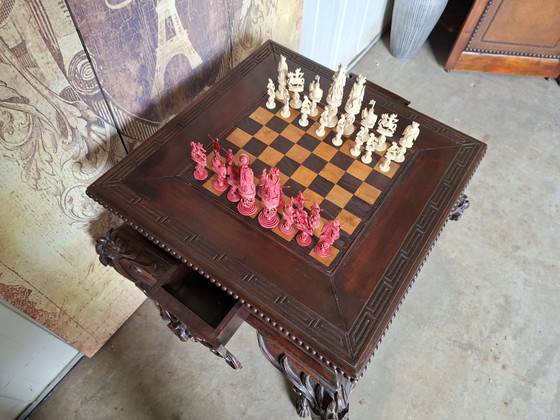 Antiek oosters schaakspel inclusief schaakstukken  afm. 67x67cm en 76 cm hoog. – Tafels, Wood (photo 5 of 8)