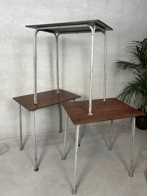 Tables d'école industrielles vintage - acier et composite