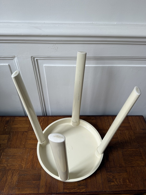 Image 1 of Cremefarbener Design-Hocker