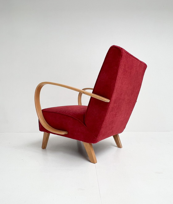 Image 1 of Fauteuil Jindrich Halabala remis à neuf, années 1950