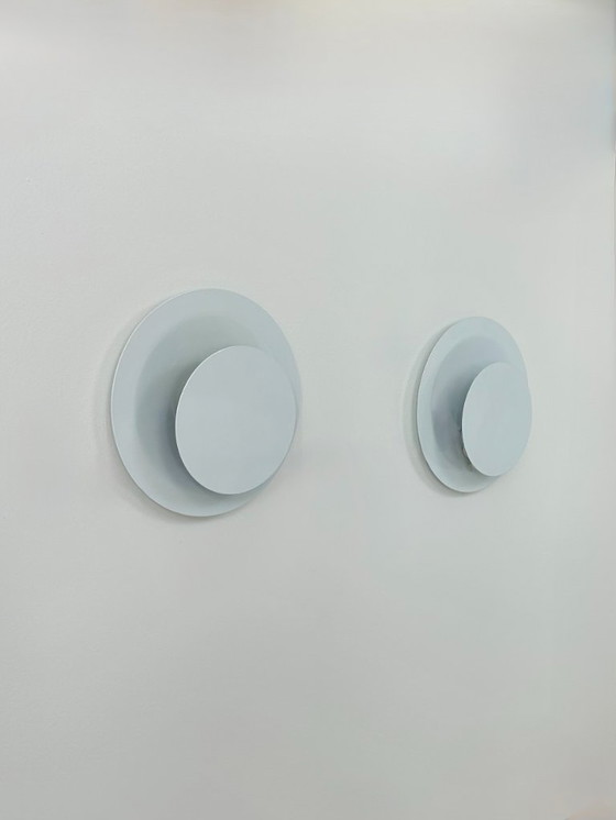 Image 1 of Een paar vintage wandlampen, wit gelakt metaal, Zweden, 1970