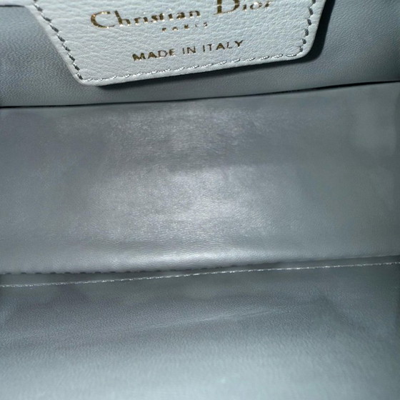 Image 1 of DIOR CARO MEDIUM - PELLE DI VITELLO GRAMMATIZZATA CANNAGE, GRIGIO, FERRAMENTA ORO