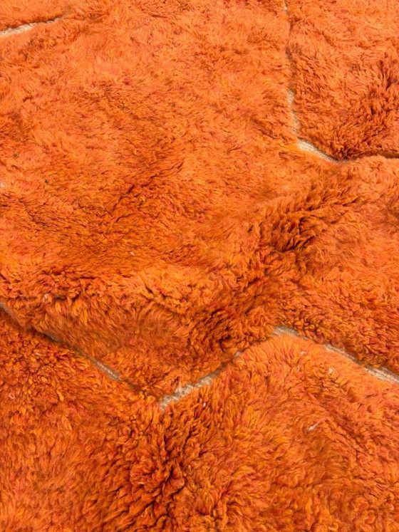 Image 1 of Großer marokkanischer Beni-Ouarain-Teppich – 300 x 400 cm – Handgeknüpfter Wollteppich in leuchtendem Orange