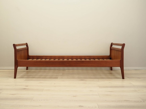 Image 1 of Lit en teck, design danois, années 1970, fabrication : Danemark