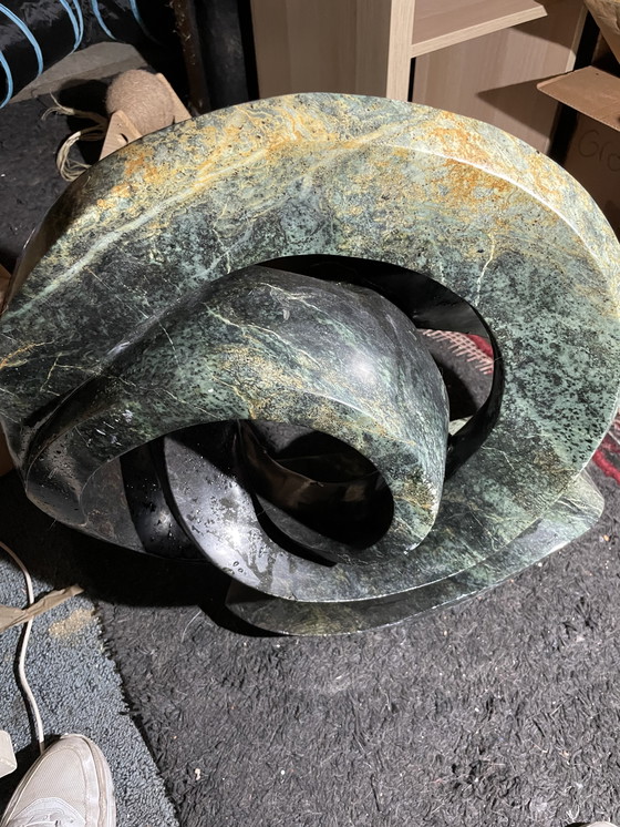 Image 1 of Exklusive Cliff Makore Skulptur „Chronik“ – 50 kg Gepardenjade (gesegnet/signiert)