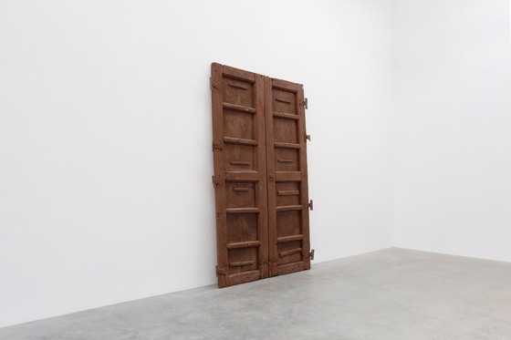 Image 1 of Grote 17e-eeuwse kloosterdeuren in terracotta gelakt eikenhout, Portugal