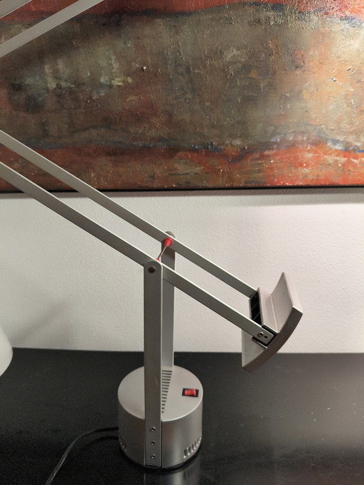 Vintage design zilverkleurige tafellamp Tizio Richard Sapper Artemide