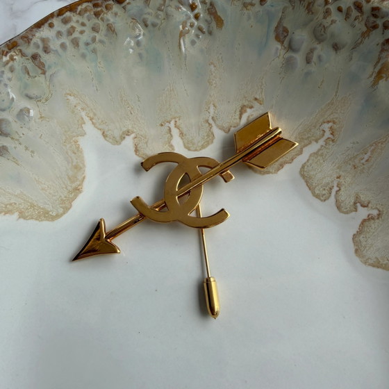 Chanel vintage bow and arrow brooch – Decorative Objects (photo 5 of 7)