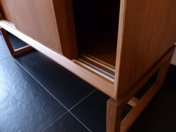 Image 1 of Armoire à portes coulissantes design scandinave Teck