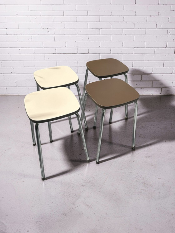 Set van 4 vintage Formica stapelkrukjes – Chroom & tweekleurig, 60s/70s – Metal, Plastic (photo 5 of 8)