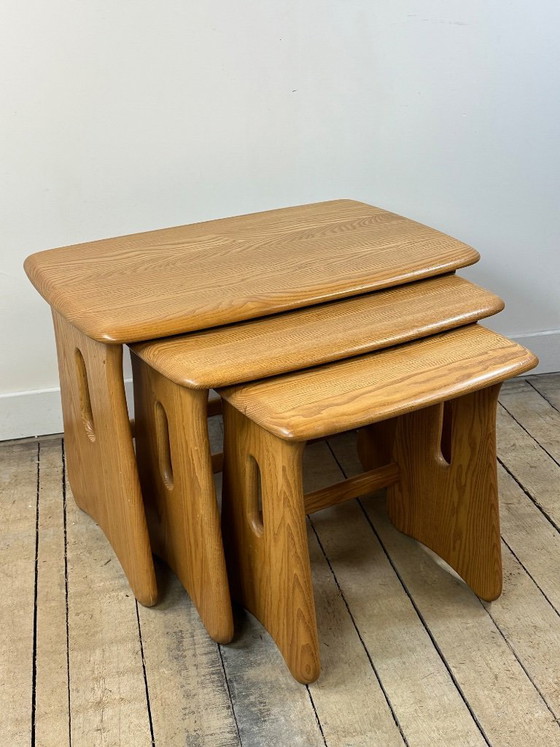 Image 1 of Vintage Ercol bijzettafels van massief iepenhout, 1980