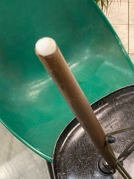 Image 1 of Sedia DSW, fibra nera, tassello nero, noce, Eames, Herman Miller, vintage 1950