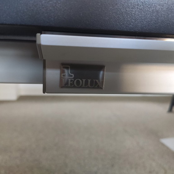 Image 1 of Leolux Iazki dining table