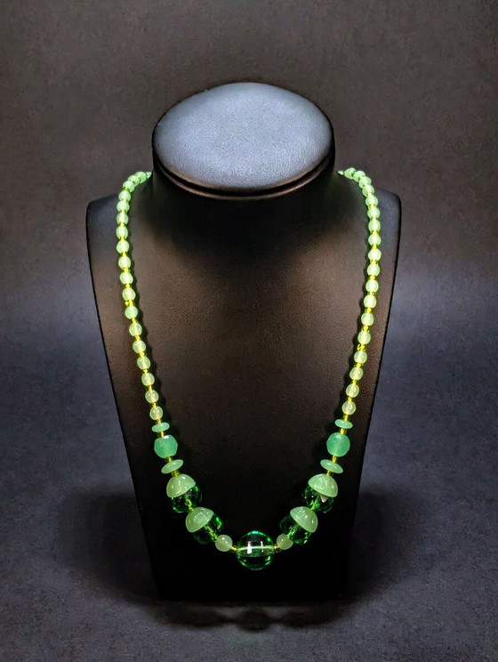 Collana Antica in Vetro all'Uranio Sotto Campana di Vetro – Oggetti decorativi (photo 4 of 7)