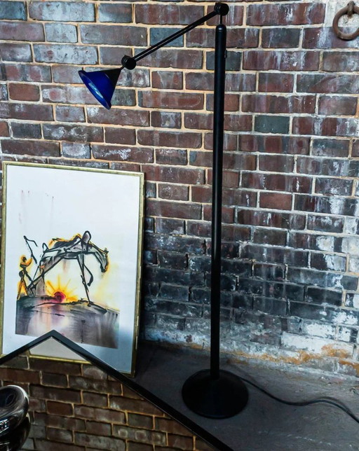 Tronconi années 80 Julien métal noir avec verre bleu Lampadaire No.189