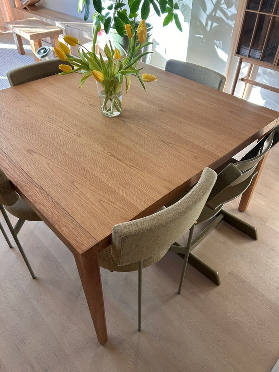 Image 1 of Table carrée en chêne