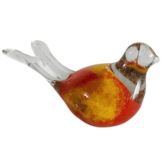 Image 1 of Vintage mondgeblazen vogelsculptuur glas presse-papier glazen vogeltje murano stijl vogelbeeldje rood geel 1980's