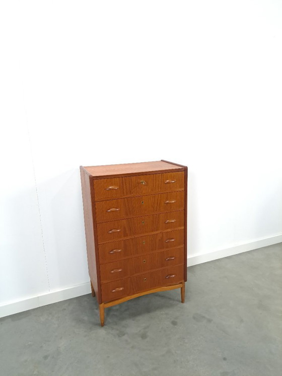 Image 1 of Cómoda danesa de teca con 6 cajones y patas elegantes