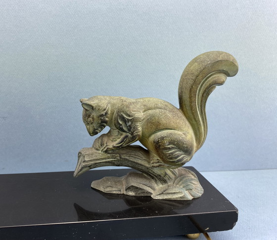Image 1 of Art Deco Tafellamp | Vintage Marmeren Lamp Met Eekhoorns | Antieke Franse Beeldlamp | 1920s Dierenlamp