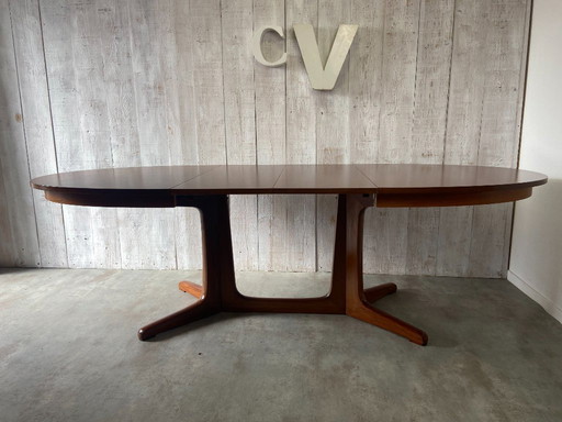 Extendable oval table 240cm (160cm)x 100cm