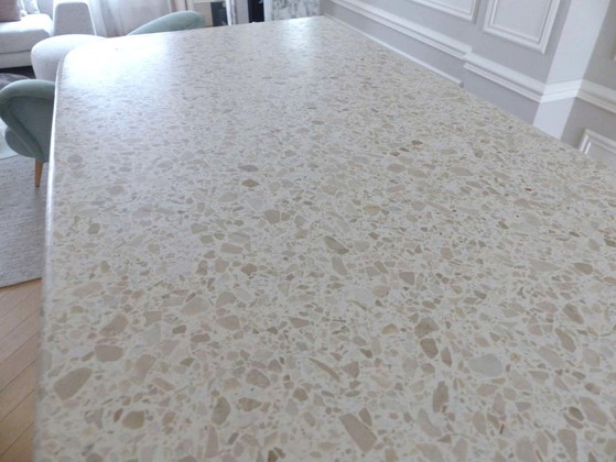 Image 1 of Moderne Bar aus massiver Eiche und doppelter Terrazzo-Arbeitsplatte – Einzigartiges Stück