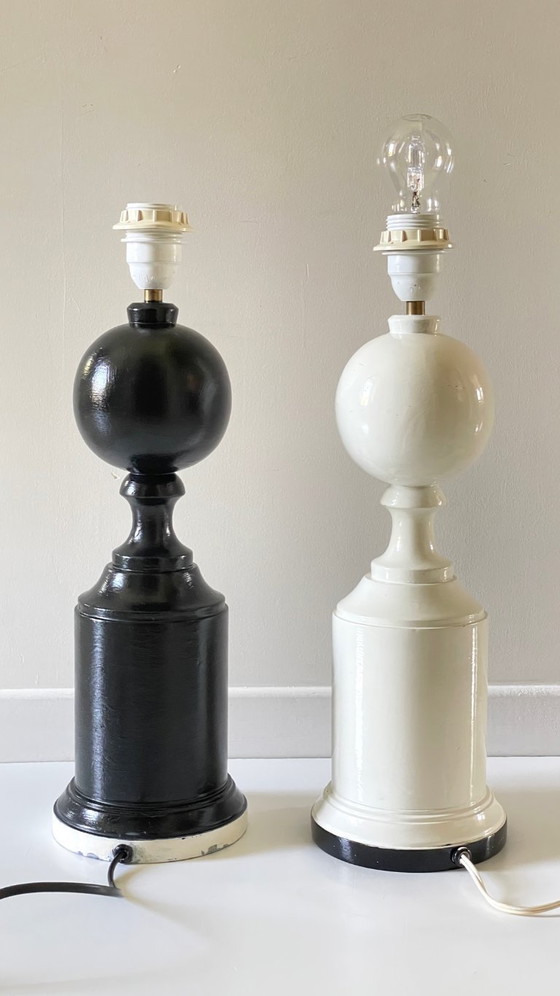 Image 1 of 2 Grands pieds de lampes noir et blanc bois tourné Vintage