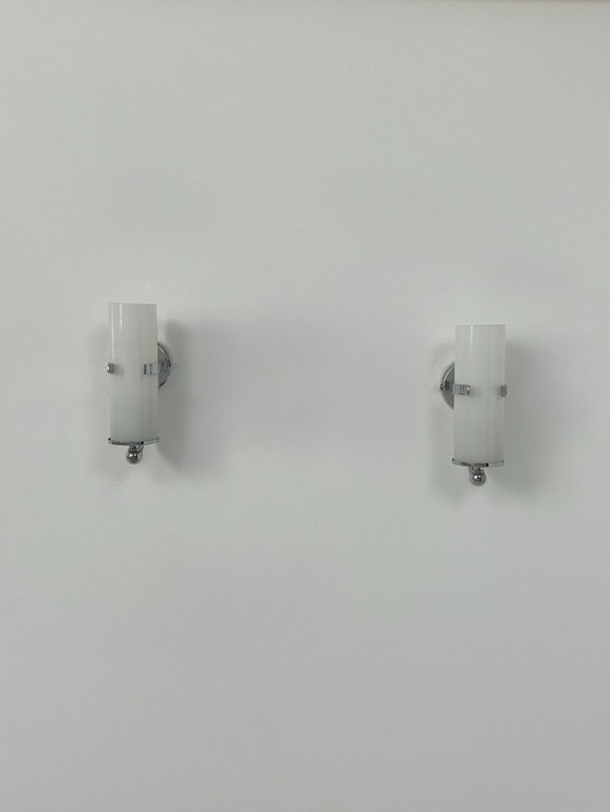 Image 1 of Een paar vintage wandlampen, chroom en opaalglas, Frankrijk, 1970.
