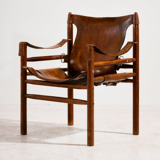 Image 1 of Poltrona e pouf in pelle di vitello ungherese, set da 2