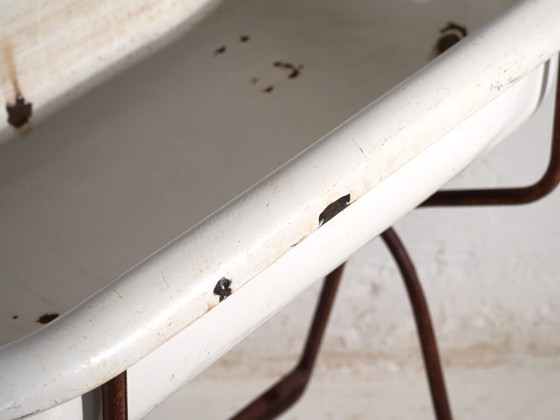 Antique bathtub in enamelled iron – Central Europe, circa 1950 #5 – Decorative Objects, Industrieel (photo 26 of 40)