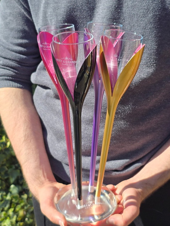 Image 1 of Champagne flutes in houders Moët & Chandon