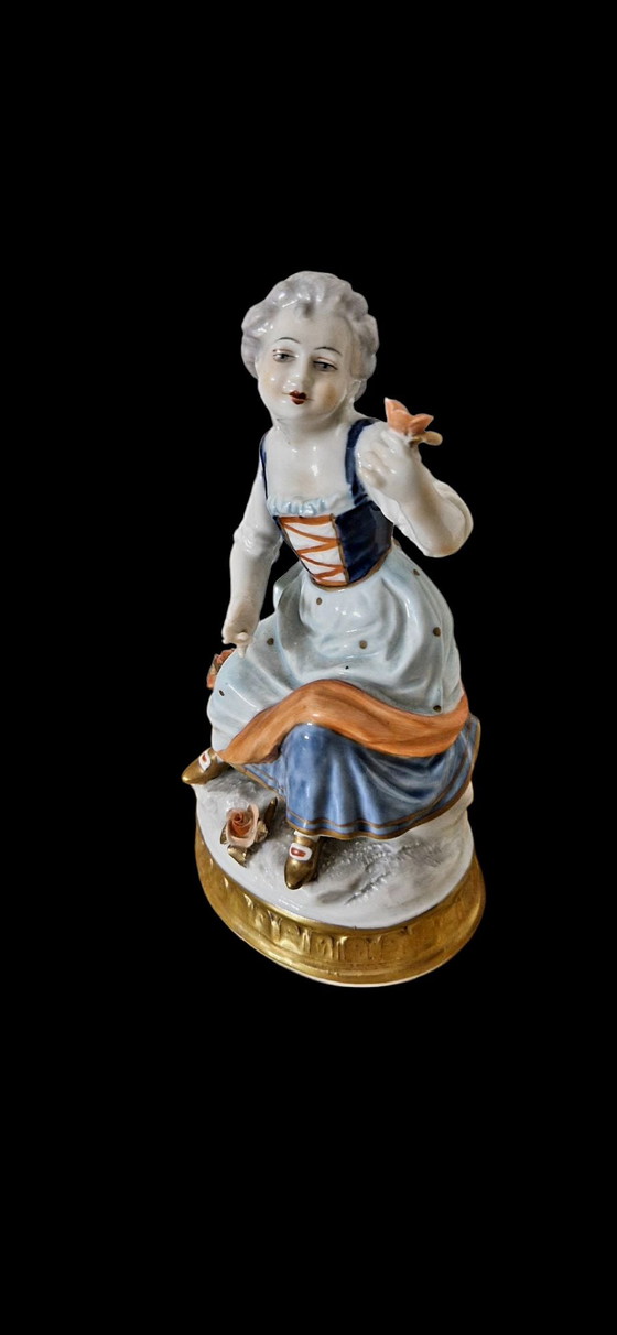 Image 1 of Statuette fille