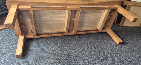 Image 1 of Longue table basse en chêne avec deux tiroirs