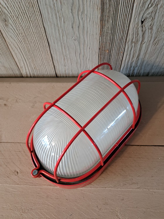 Image 1 of Rote Industriewandlampe aus den 80er Jahren