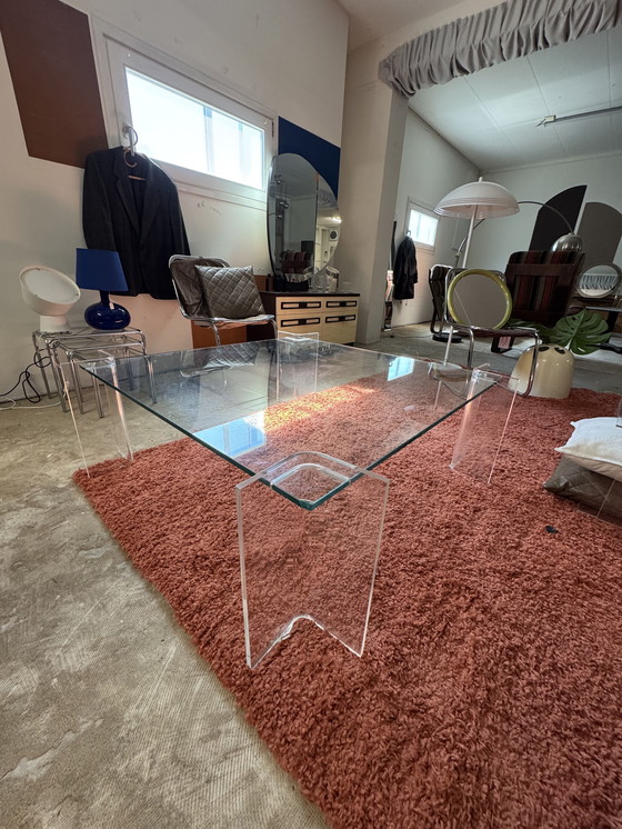 Image 1 of Couchtisch aus Glas mit Plexiglasfuß