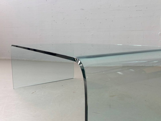 Image 1 of Glazen salontafel van gebogen veiligheidsglas, jaren 70.