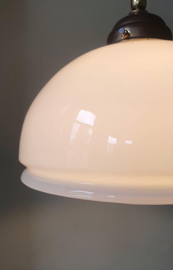 Image 1 of Lampada a sospensione vintage - vetro opalino bianco in forma decorativa